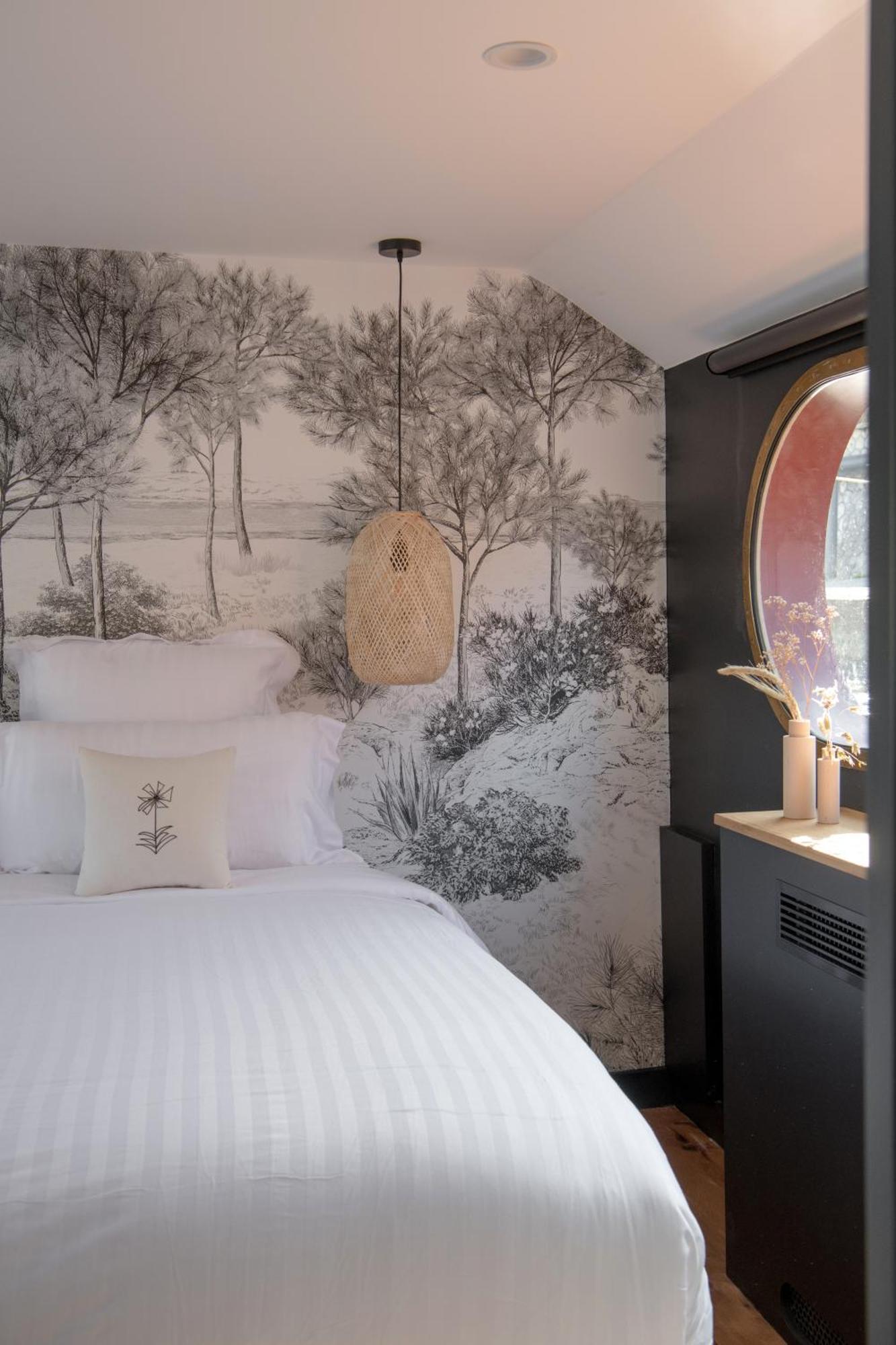 La Peniche - Bed And Bicycle - Tournon Hotel Exterior photo